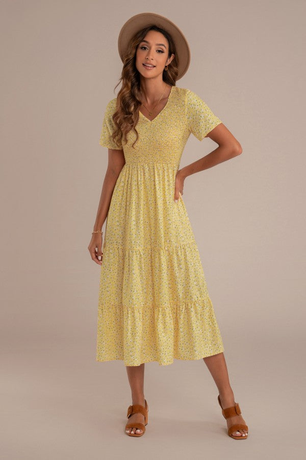 Vestido amarillo mantequilla con flores pequeñas