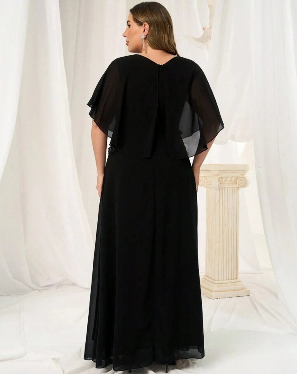 Vestido negro corte A manga corta