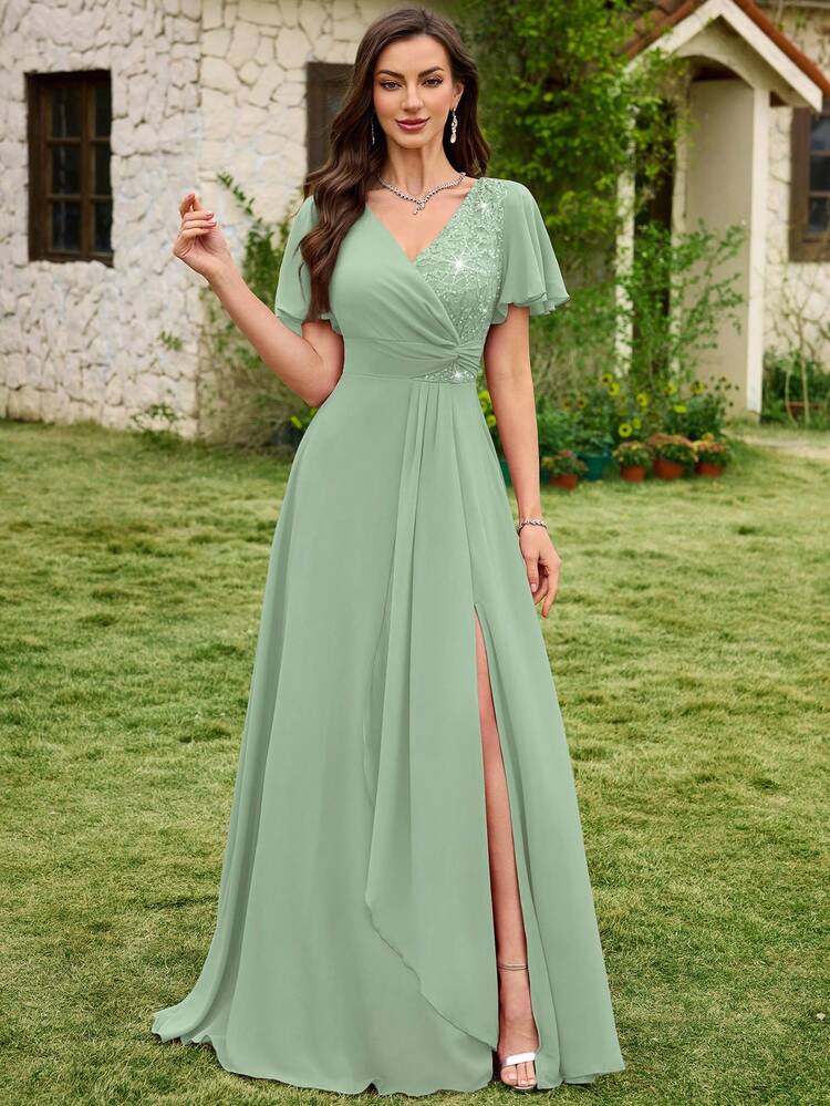 Vestido verde sage con abertura lateral corte A