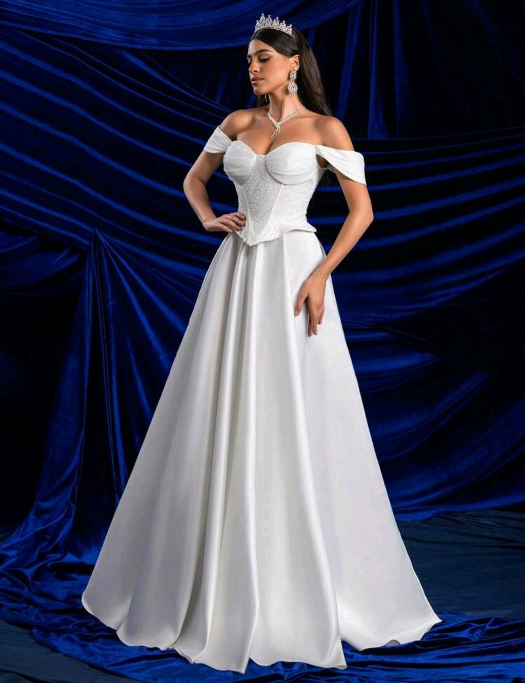 Vestido de Novia "Reina de Corazones" – Majestuosidad en Raso y Pedrería