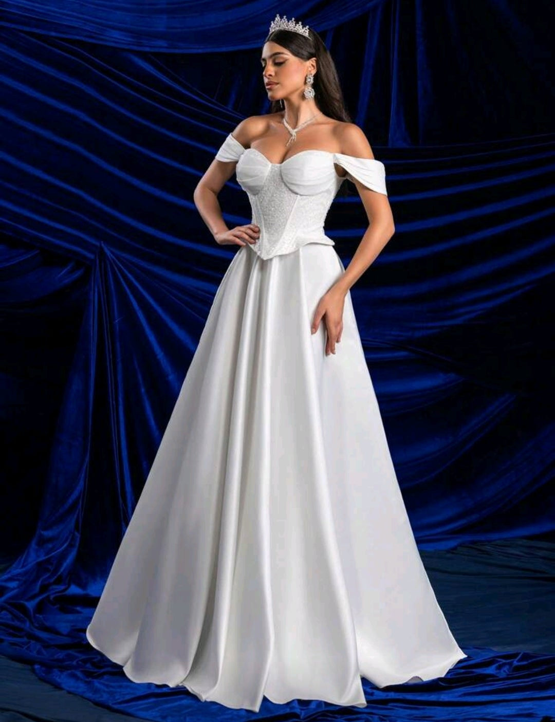 Vestido de Novia "Reina de Corazones" – Majestuosidad en Raso y Pedrería