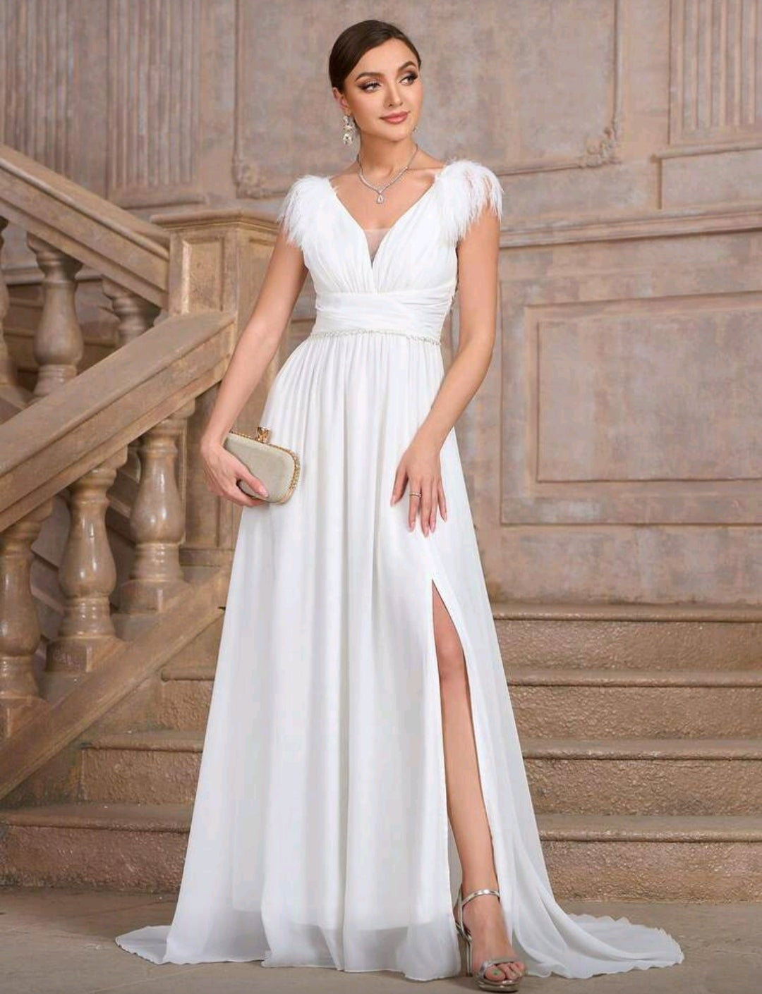 Vestido de Novia "Gala Imperial" con Detalles de Plumas