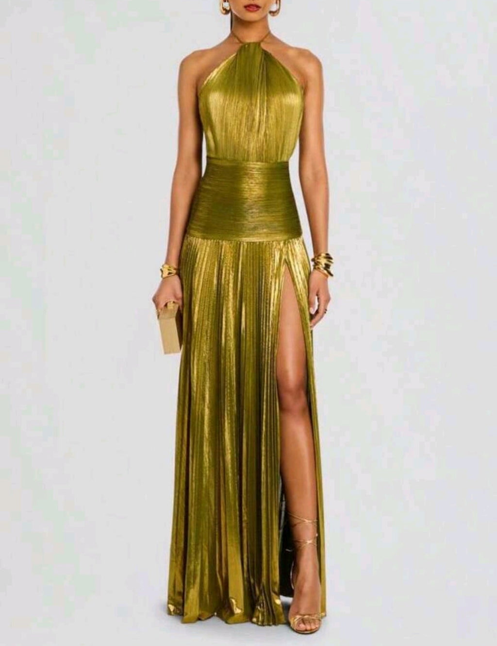 Vestido oliva metálico espalda abierta con abertura lateral