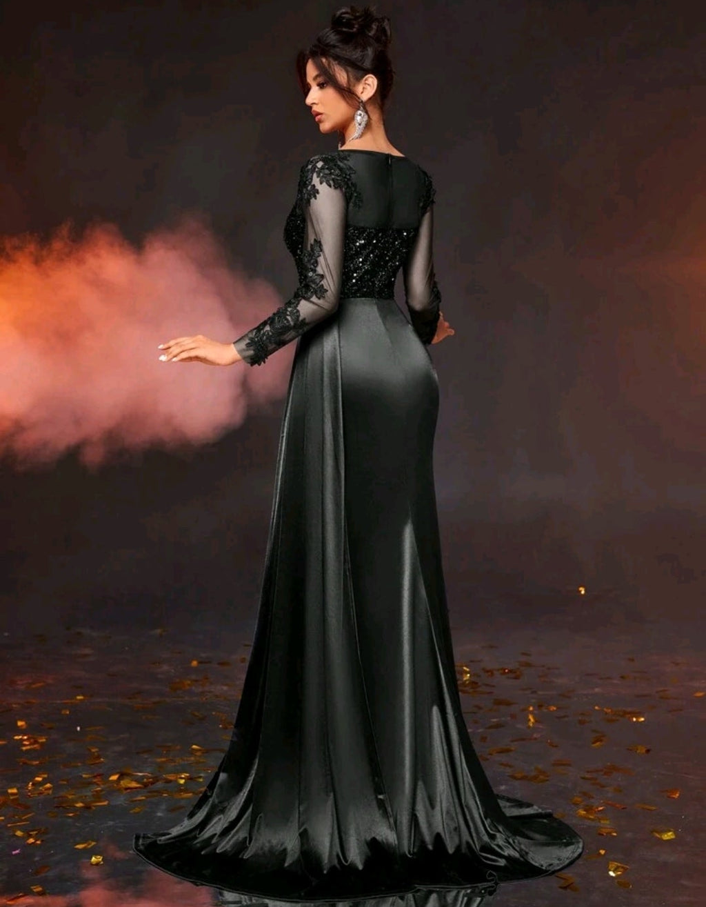 Vestido negro manga larga lentejuelas y falda satinada