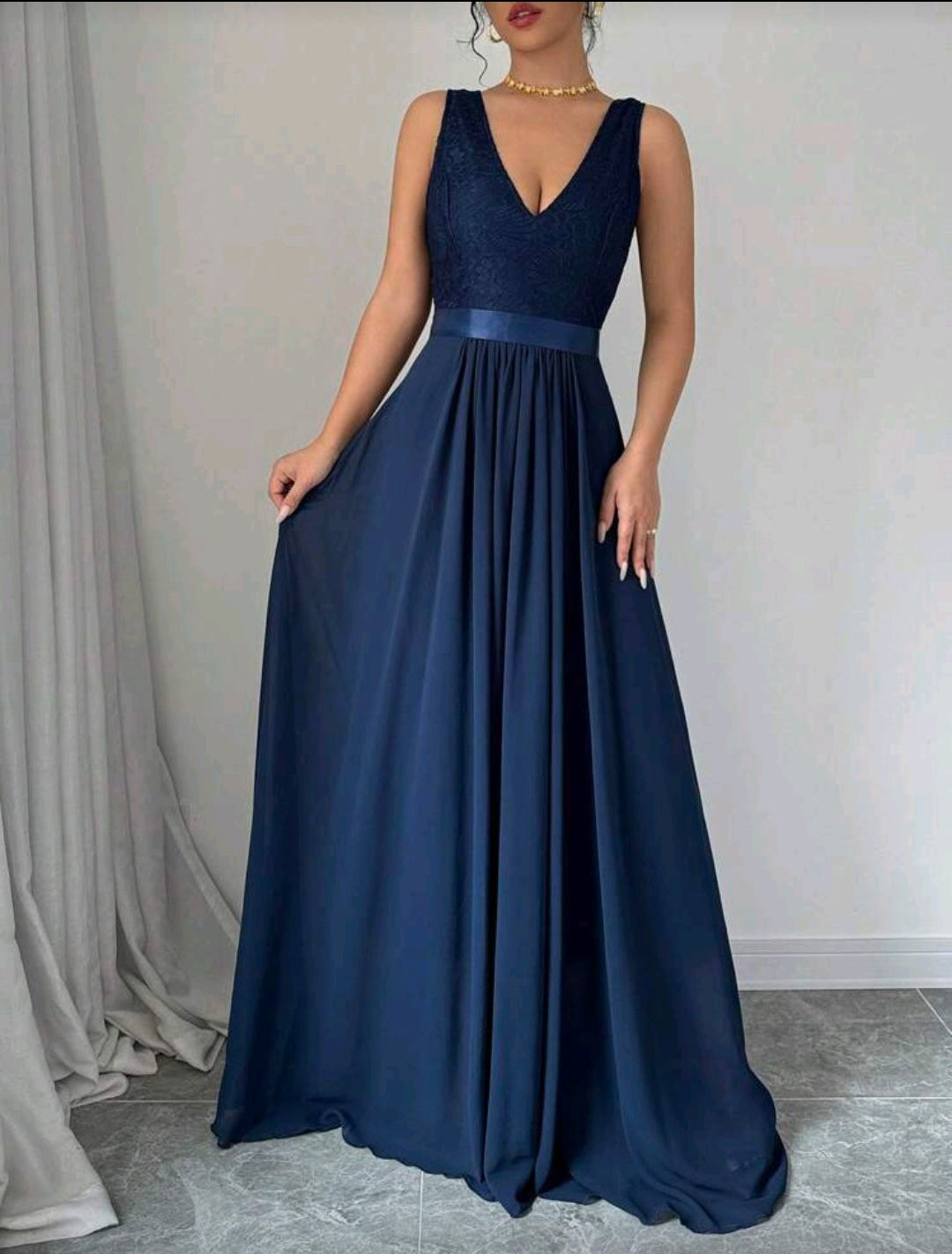 Vestido de encaje azul marino