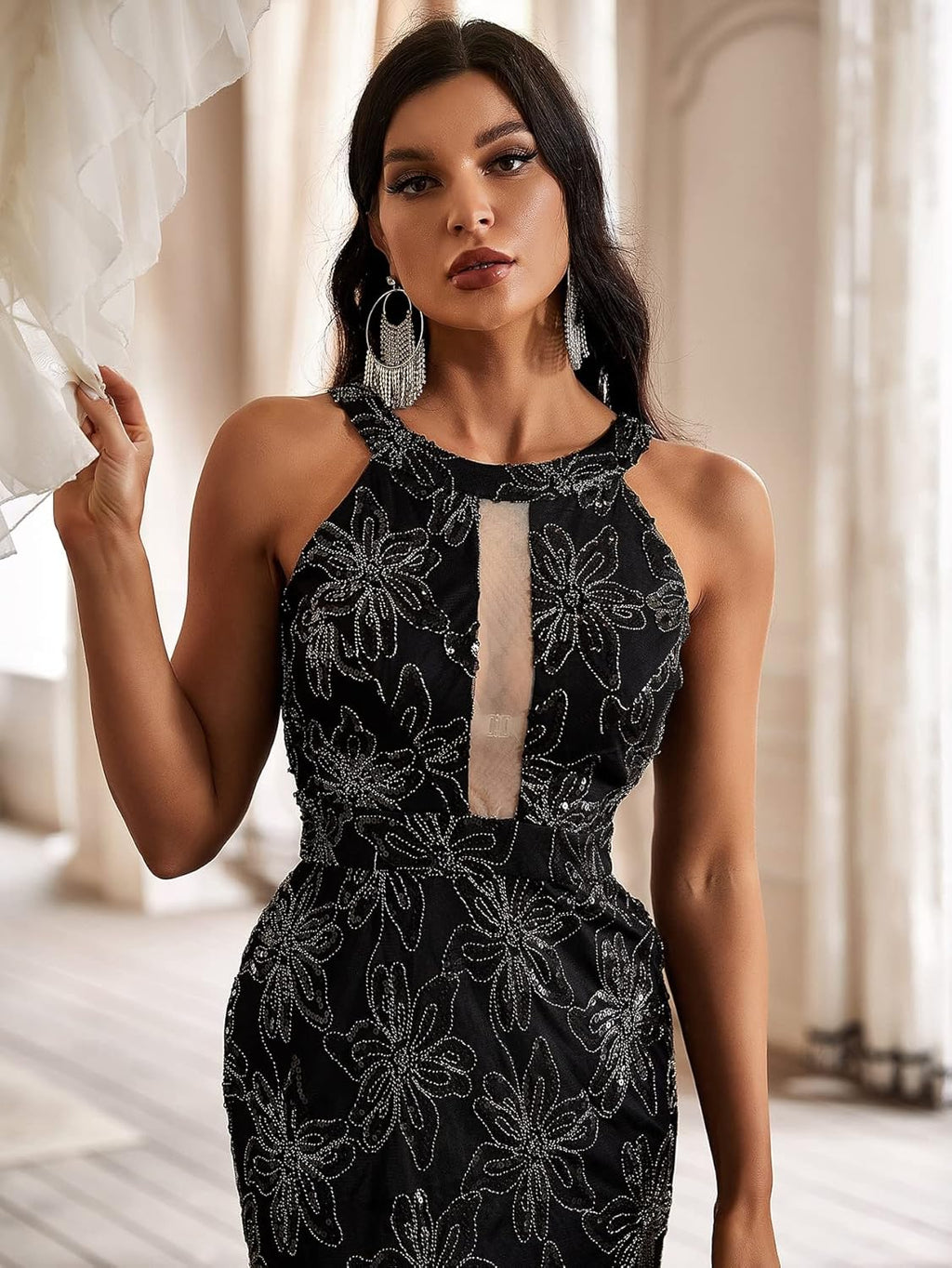 Vestido pegado al cuerpo con espalda abierta