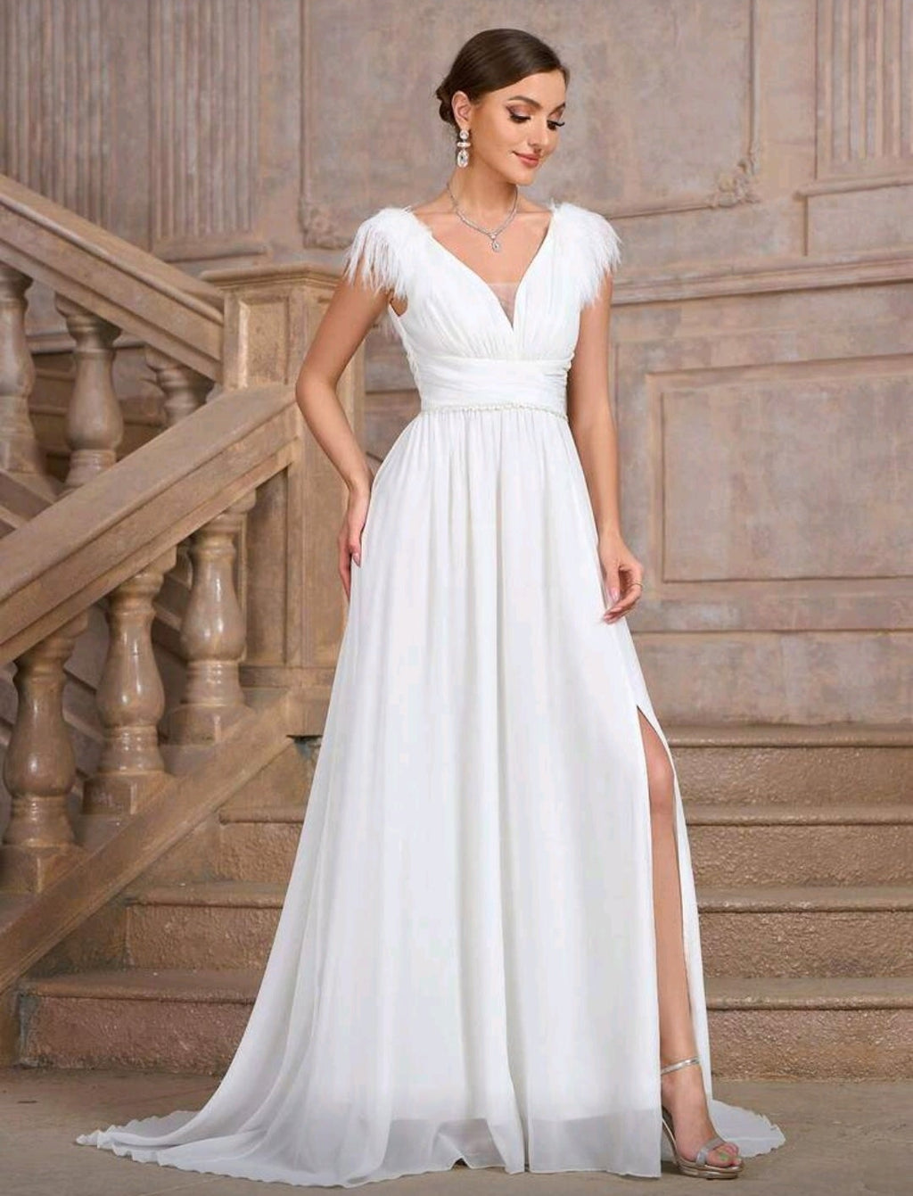 Vestido de Novia "Gala Imperial" con Detalles de Plumas