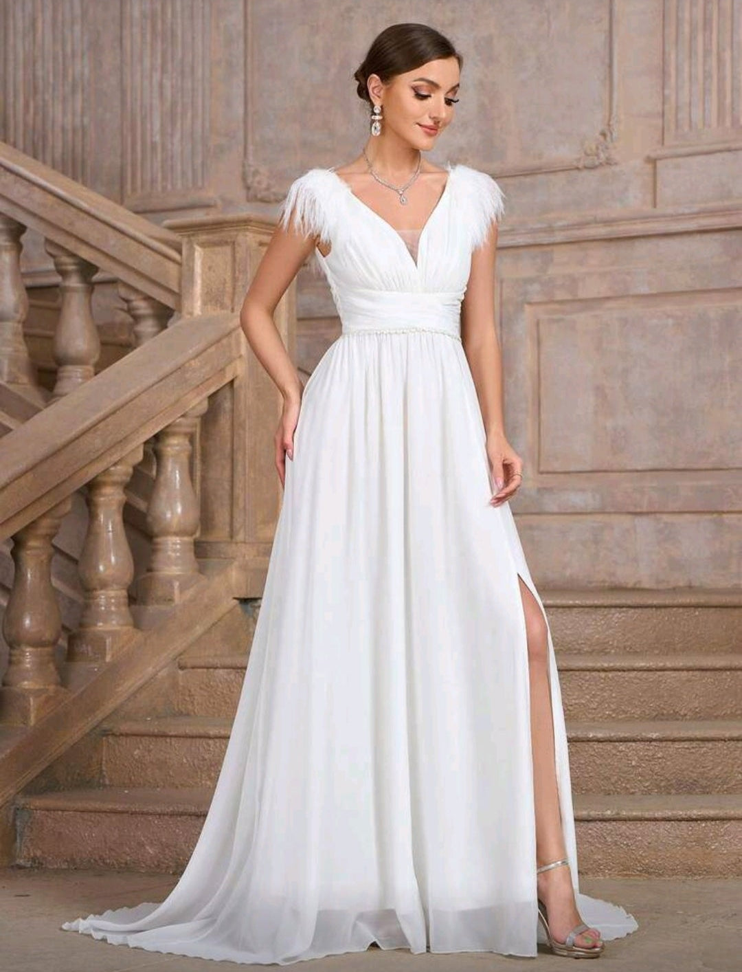 Vestido de Novia "Gala Imperial" con Detalles de Plumas