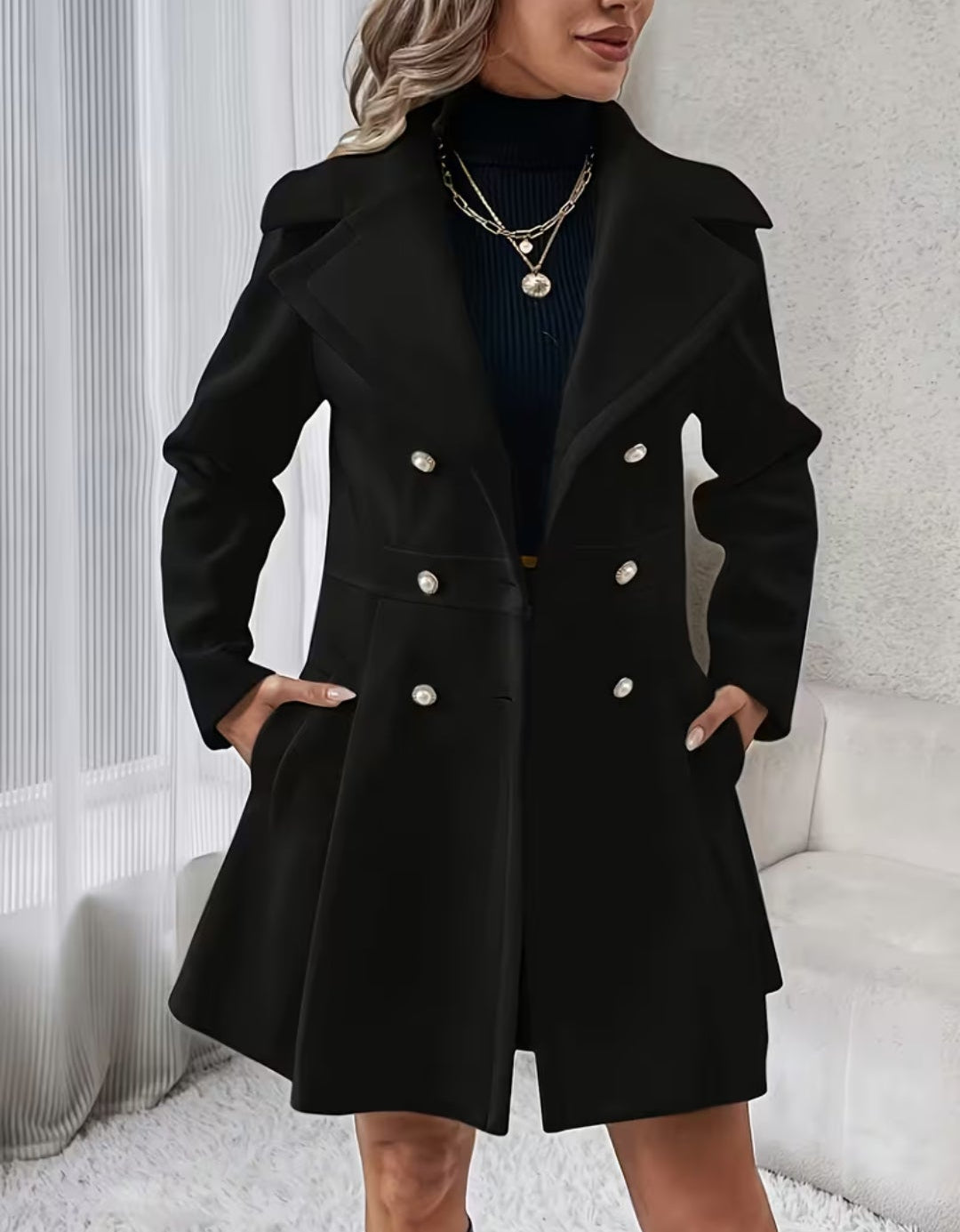 Cardigan negro con botones blanco y dorado