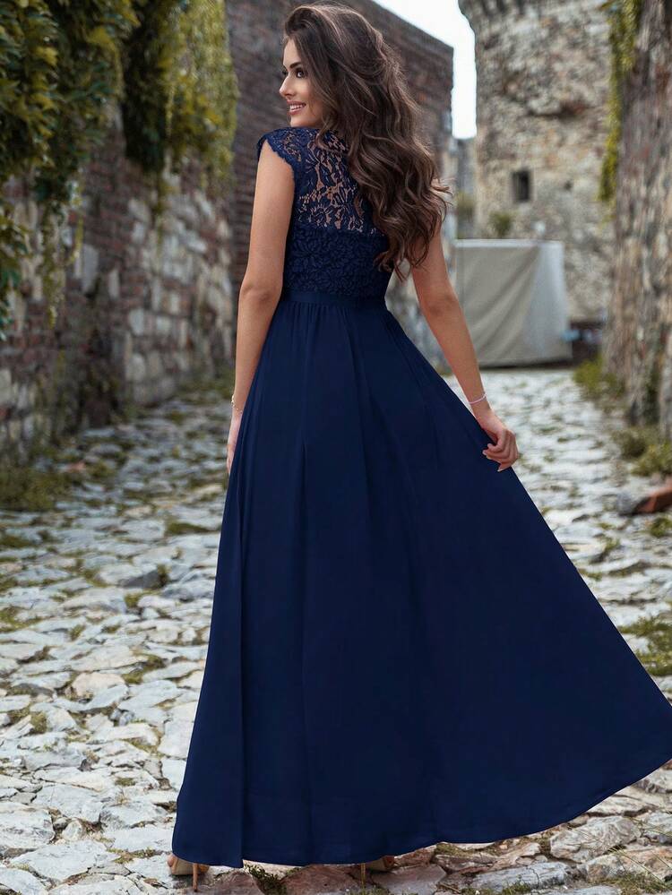 Vestido azul marino de encaje y falda chiffon