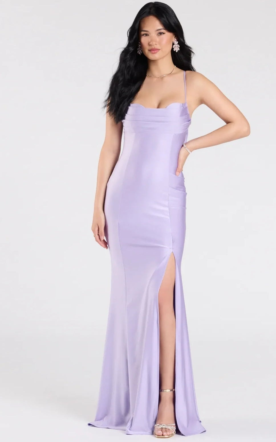 Vestido Lizzie lavanda pegado al cuerpo espalda semi abierta