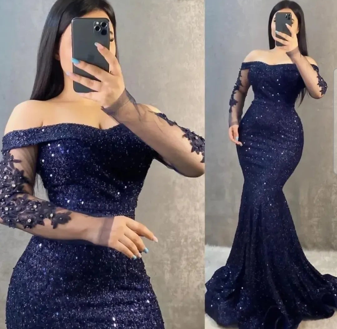 Vestido manga caída con transparencia corte sirena
