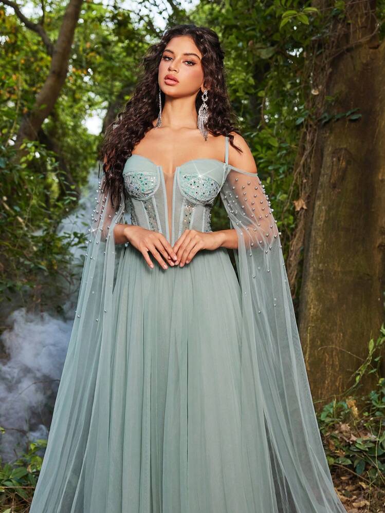 Vestido verde sage con transparencia manga capa de  tul