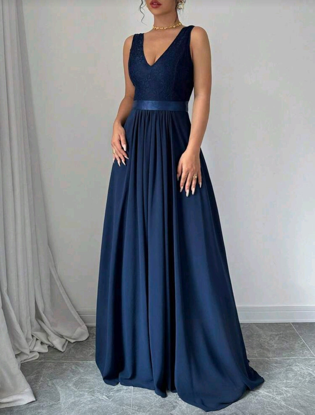 Vestido de encaje azul marino