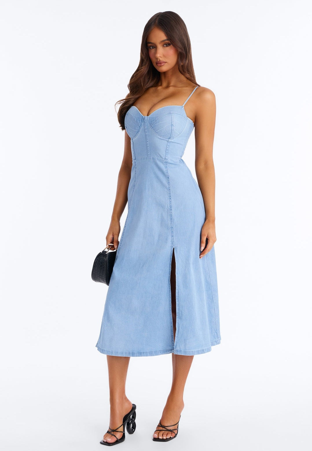 Vestido denim claro con escote corazón midi