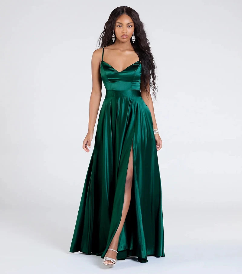 Vestido Emilie verde esmeralda espalda abierta y abertura lateral