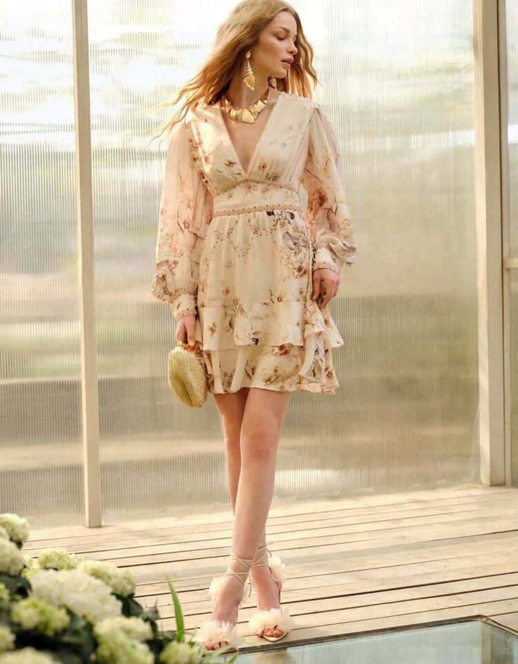 Vestido casual corto manga larga con escote en V