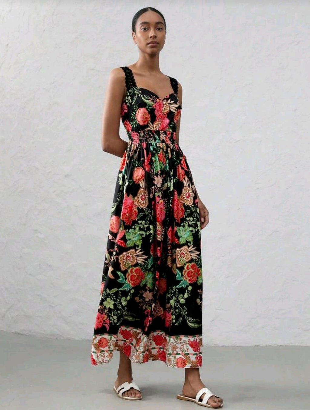Vestido casual negro floral