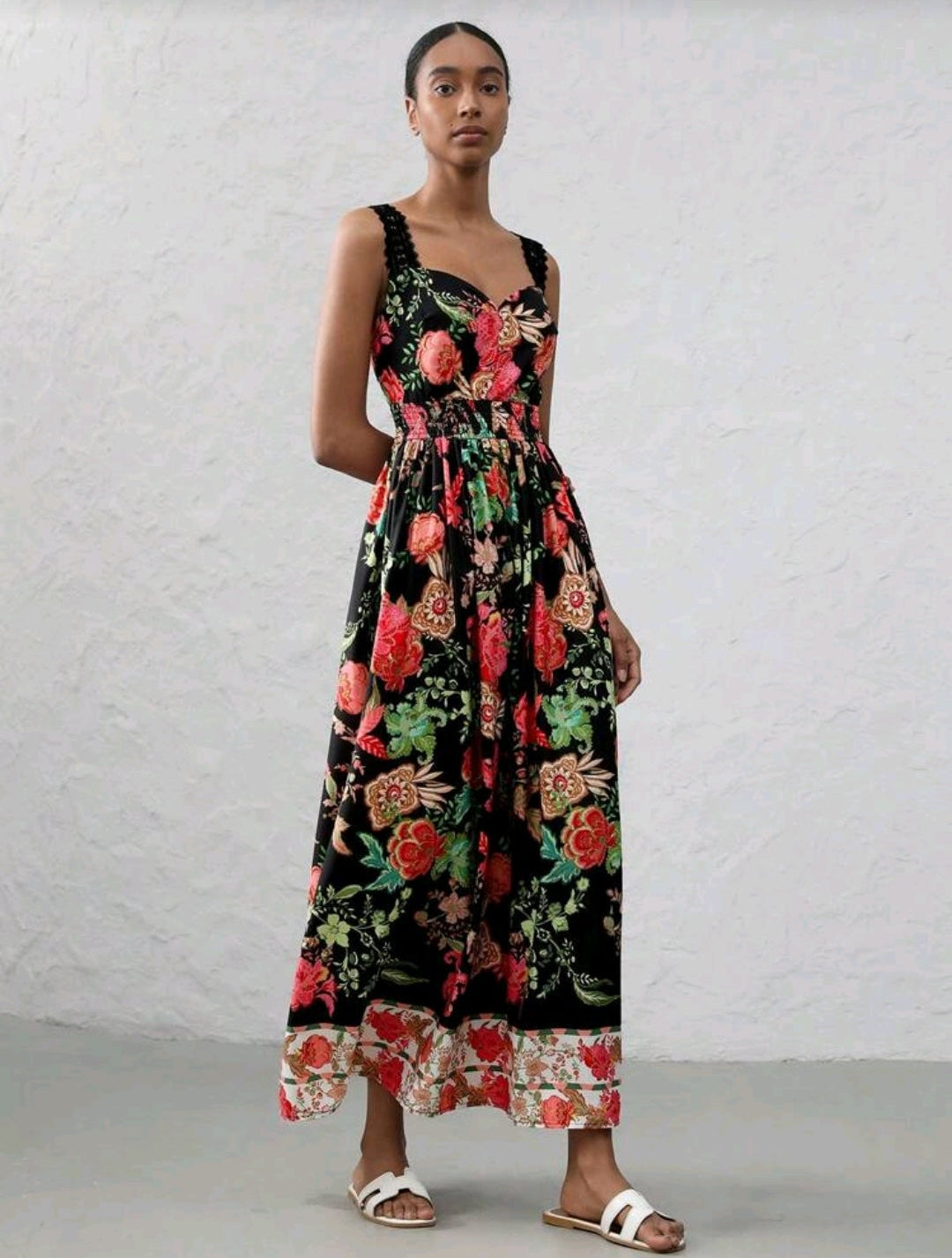 Vestido casual negro floral