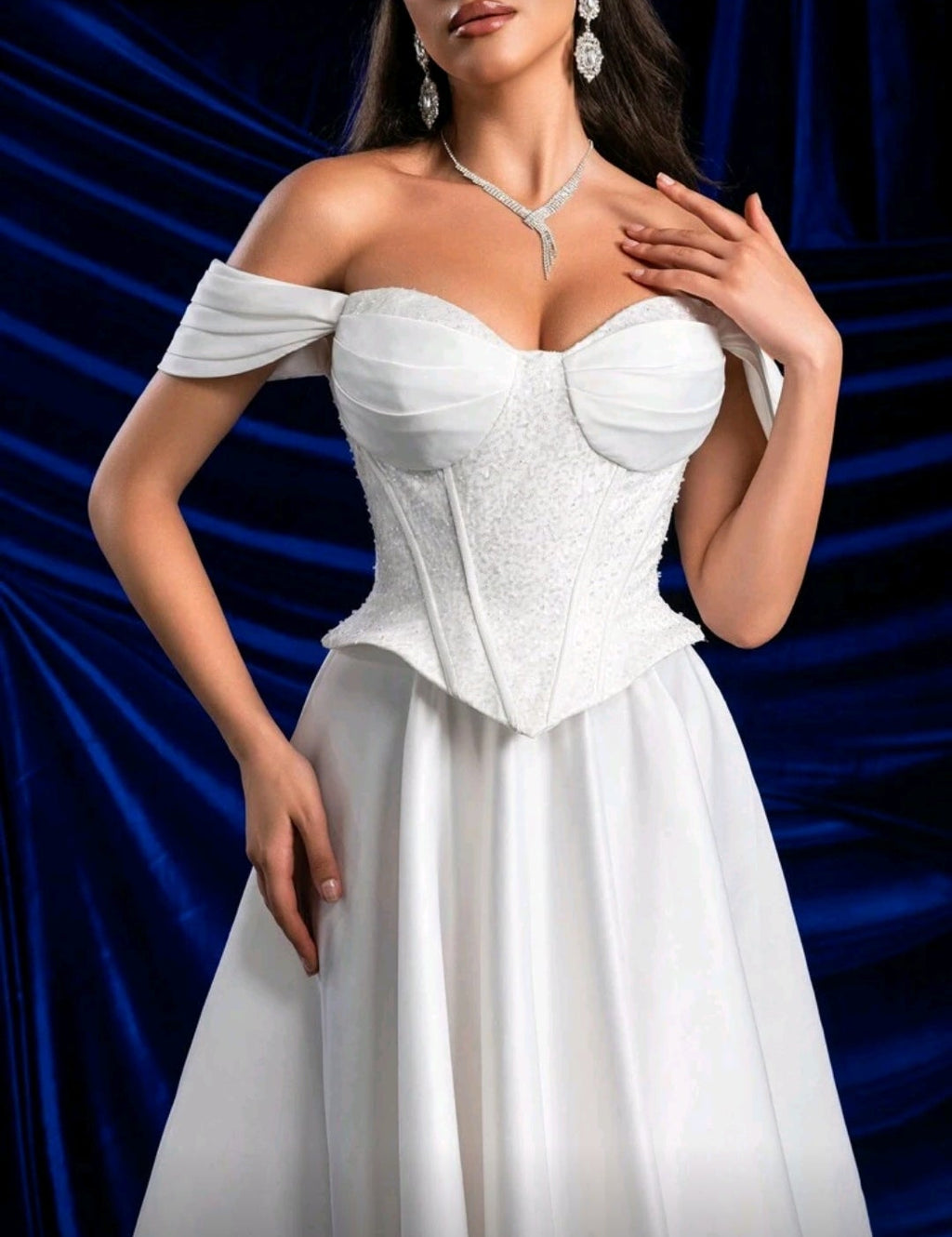Vestido de Novia "Reina de Corazones" – Majestuosidad en Raso y Pedrería