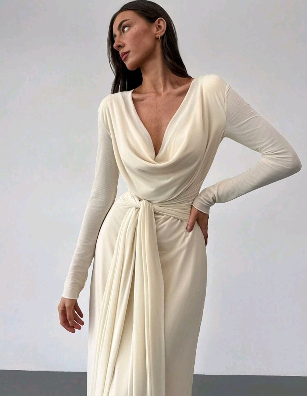Vestido Ivory manga larga pegado al cuerpo