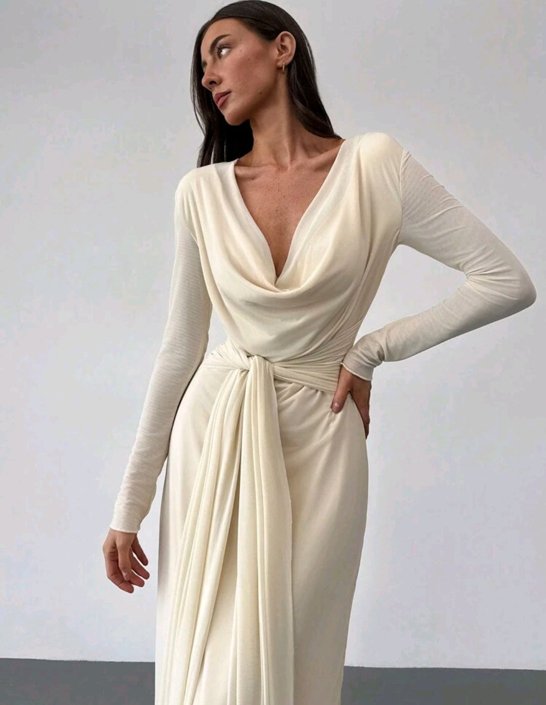 Vestido Ivory manga larga pegado al cuerpo