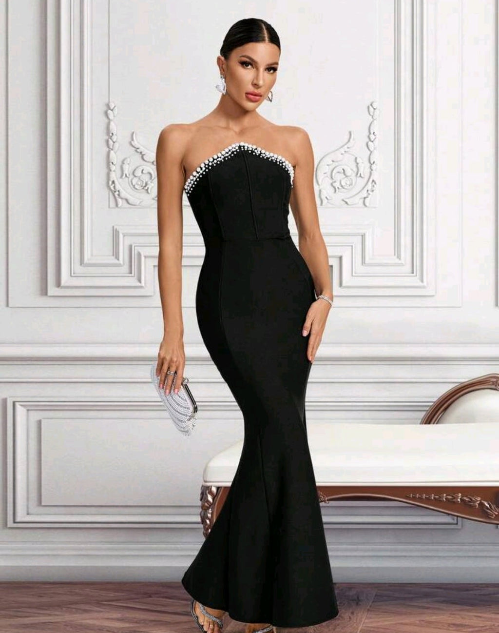 Vestido negro straple pegado al cuerpo