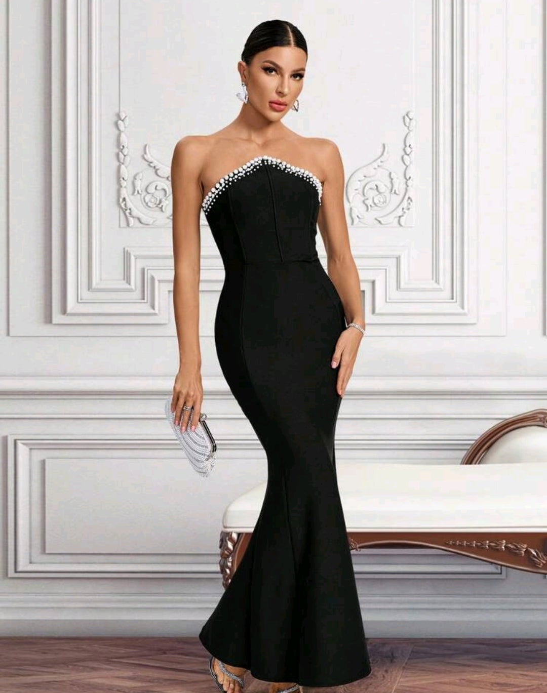 Vestido negro straple pegado al cuerpo