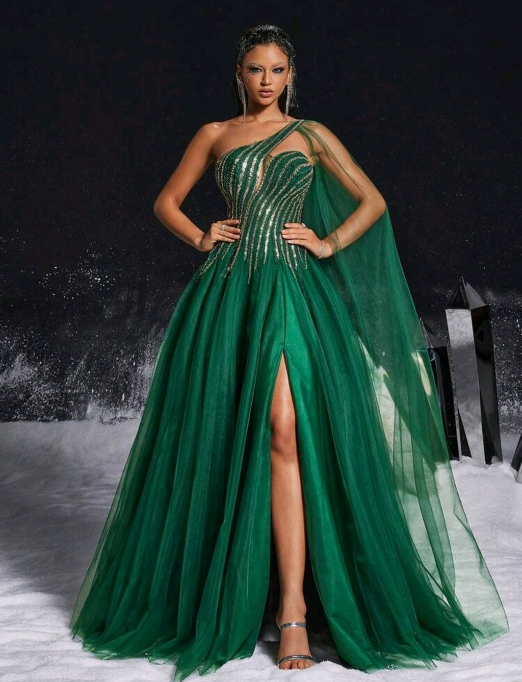 Vestido Odile verde esmeralda con dorado una manga