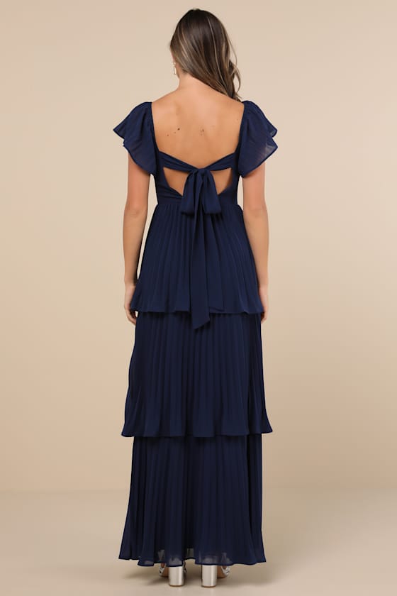 Vestido azul marino plisado de capas manga corta