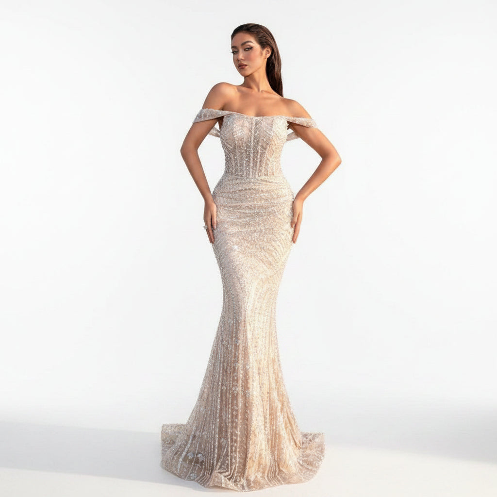 Vestido champán off-the-shoulder con pedrería corte sirena