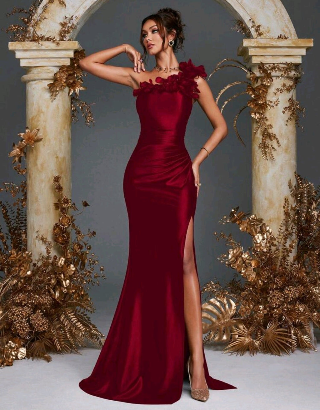 Vestido Mikaela satinado de una manga con abertura lateral
