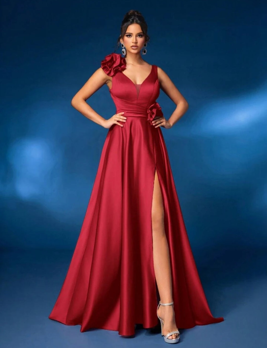 Vestido vino con abertura lateral escote en V
