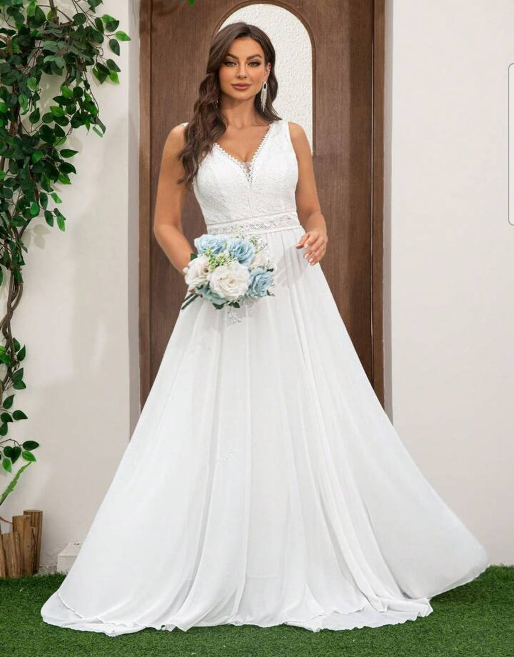 Vestido de Novia Romántico en Gasa y Encaje Floral con Escote en V