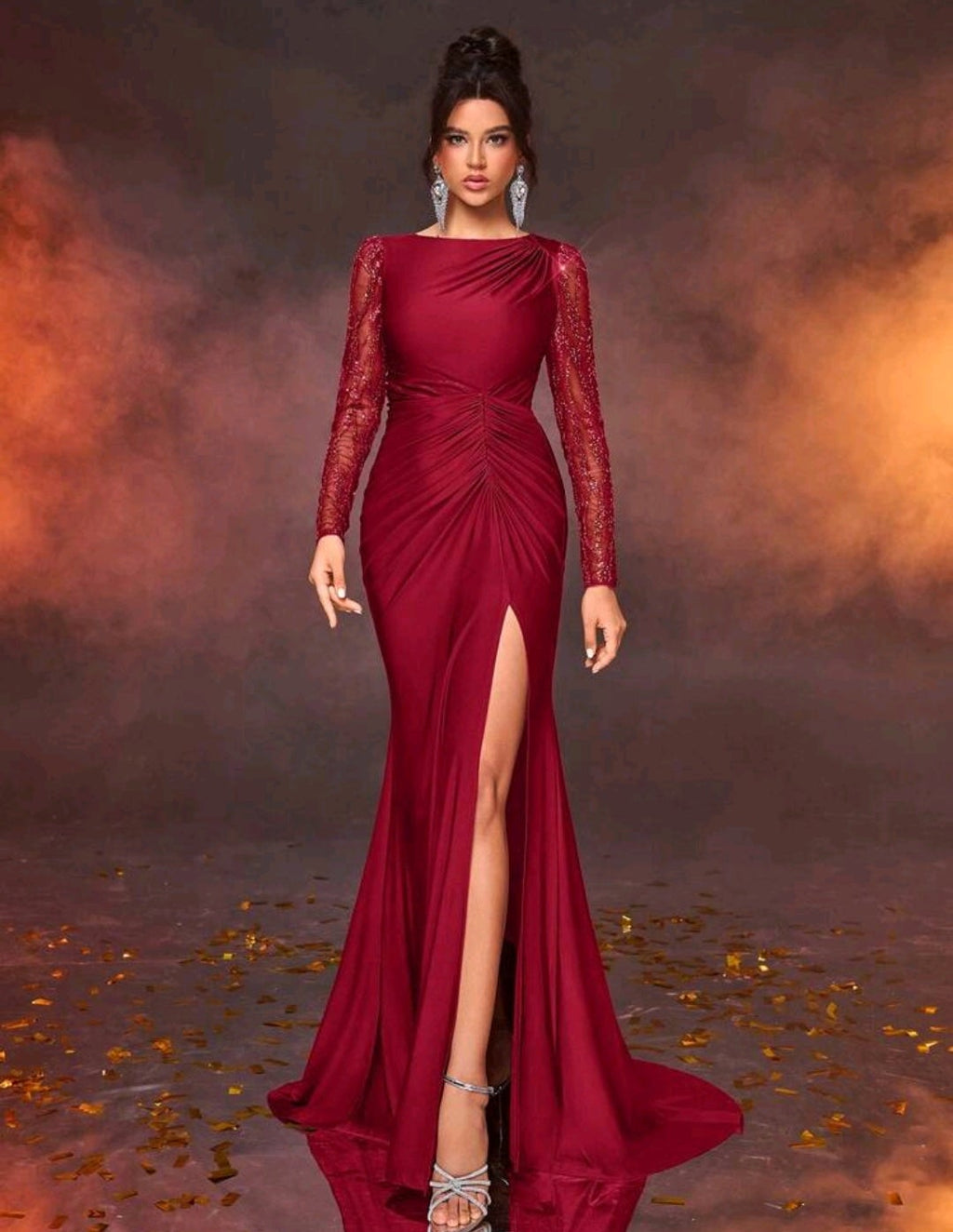 Vestido vino rojizo manga larga lentejuelas con abertura lateral