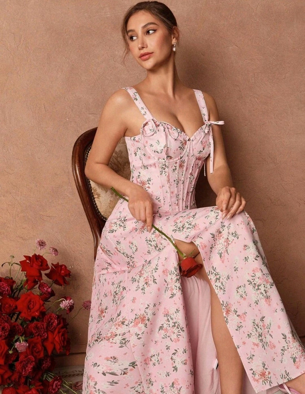 Vestido rosado con estampado floral corsé ajustable