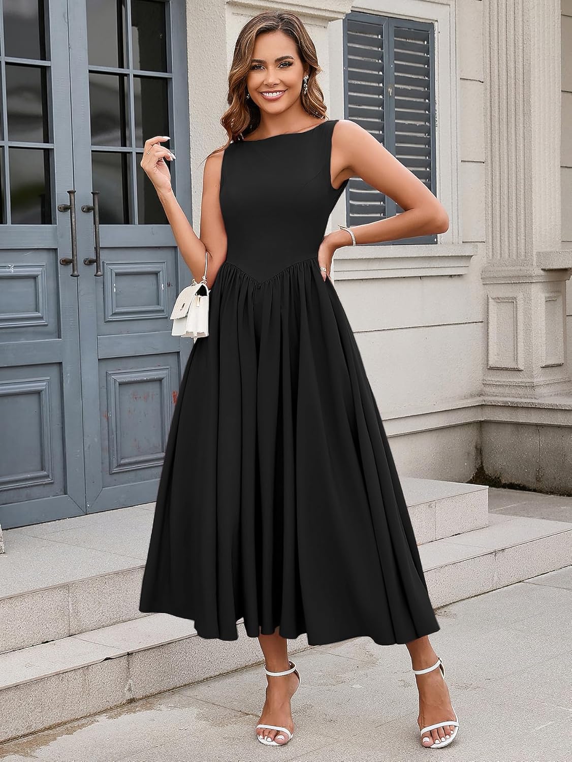 Vestido negro corte A con espalda abierta
