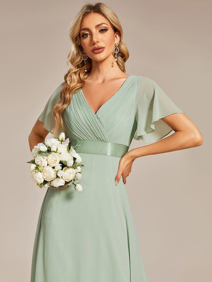 Vestido verde sage corte A con escote en V