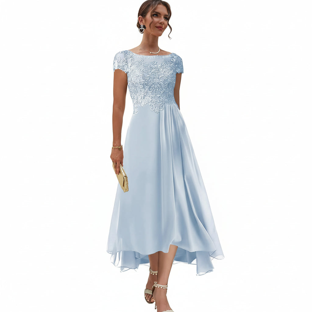 Vestido celeste con aplicación encaje manga corta