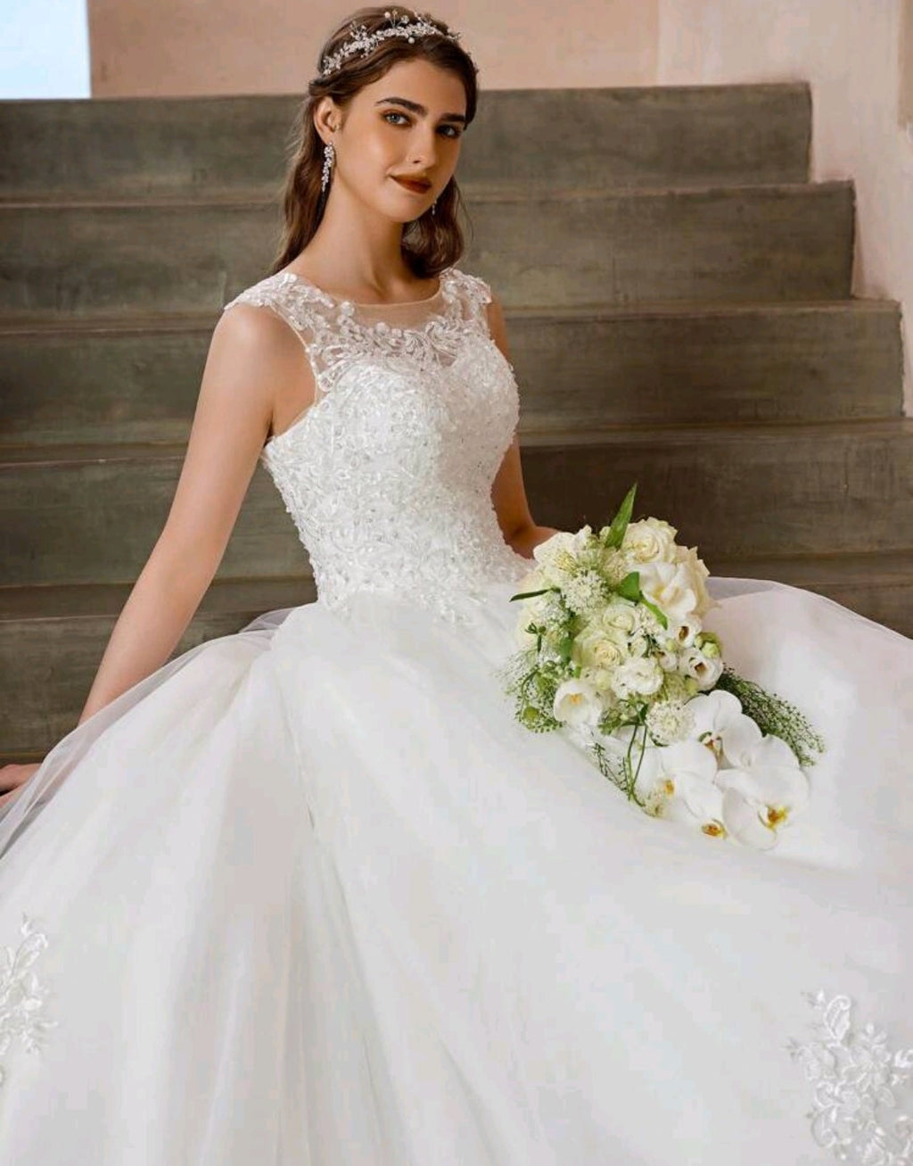 Vestido de Novia Princesa con Encaje Ilusión y Cola Catedral
