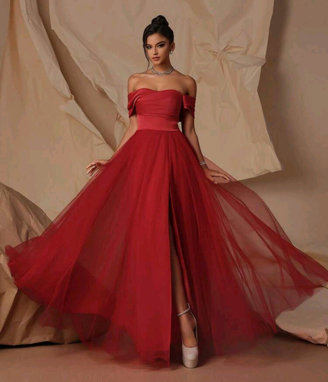 Vestido rojo manca caída corte A falta tul