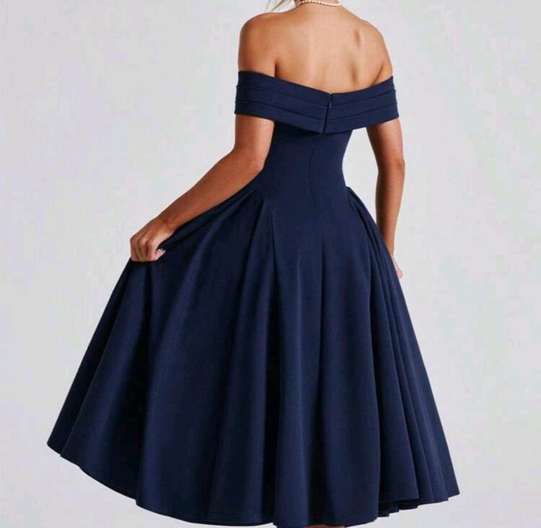 Vestido midi azul marino straple corte A