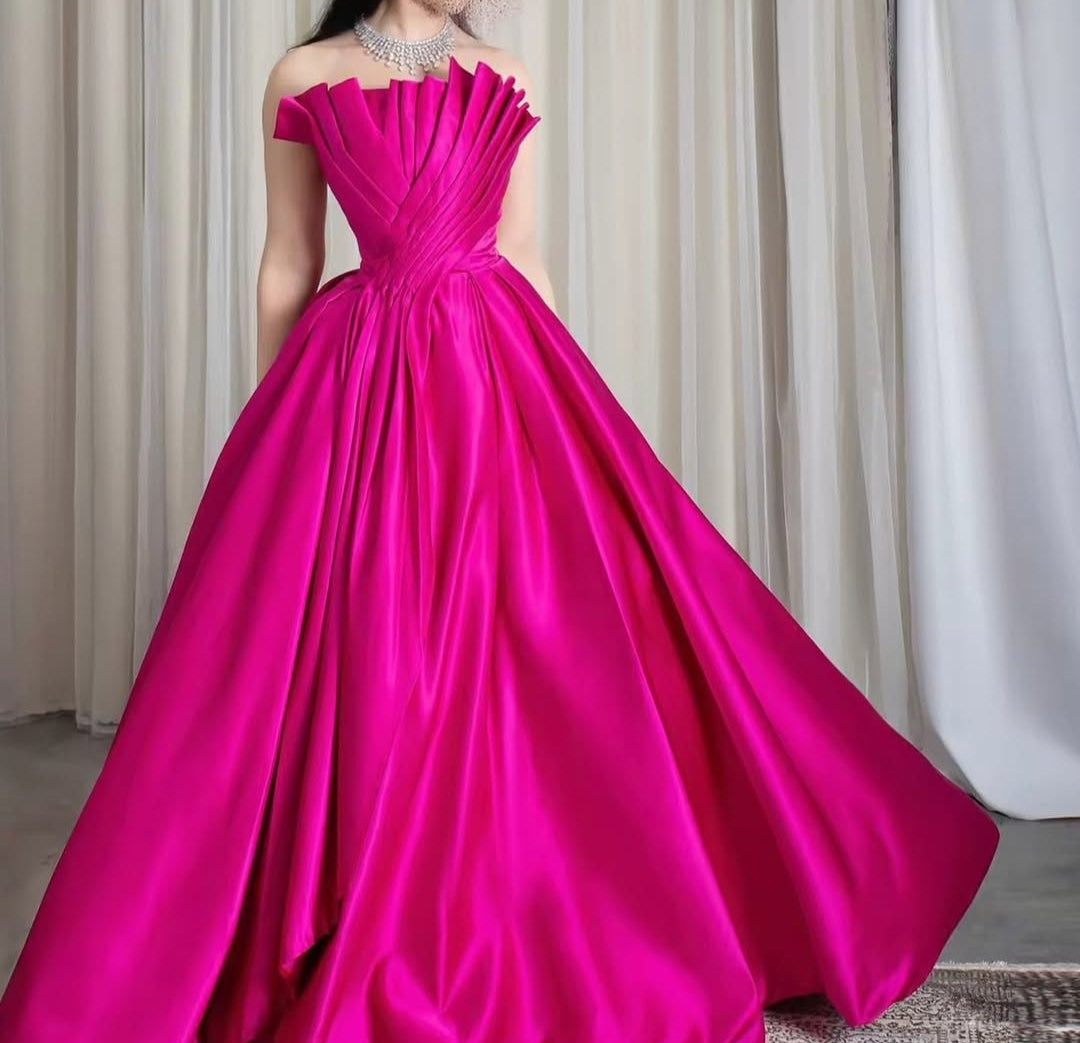 Vestido 15 años fucsia straple con poco volumen