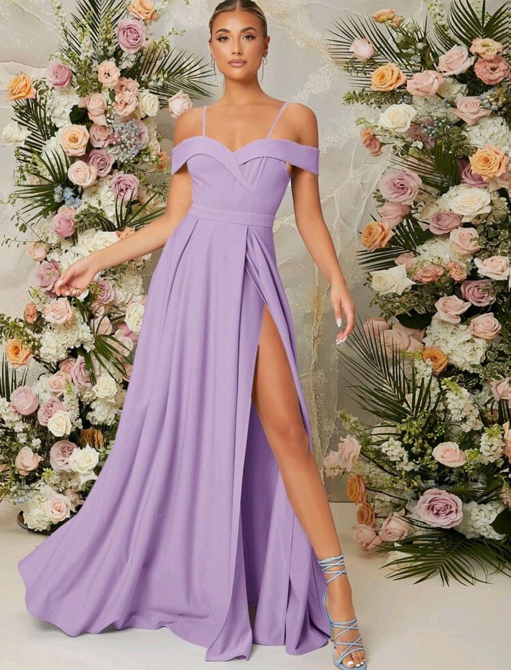 Vestido lila off-the-shoulder corte A