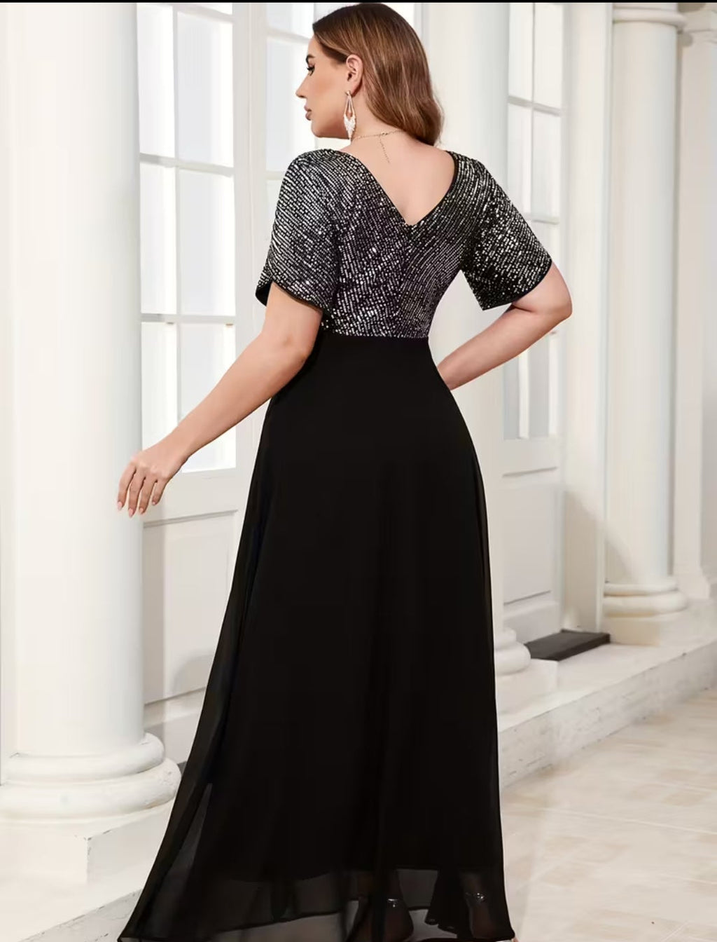 Vestido de lentejuelas plateadas falda chiffon manga corta