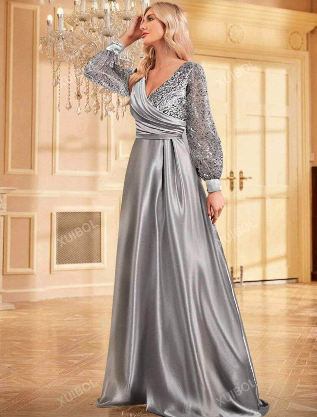 Vestido plateado satinado manga larga de lentejuelas
