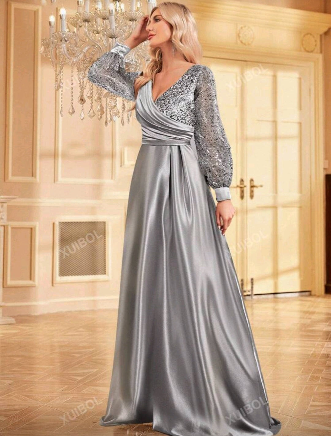 Vestido plateado satinado manga larga de lentejuelas