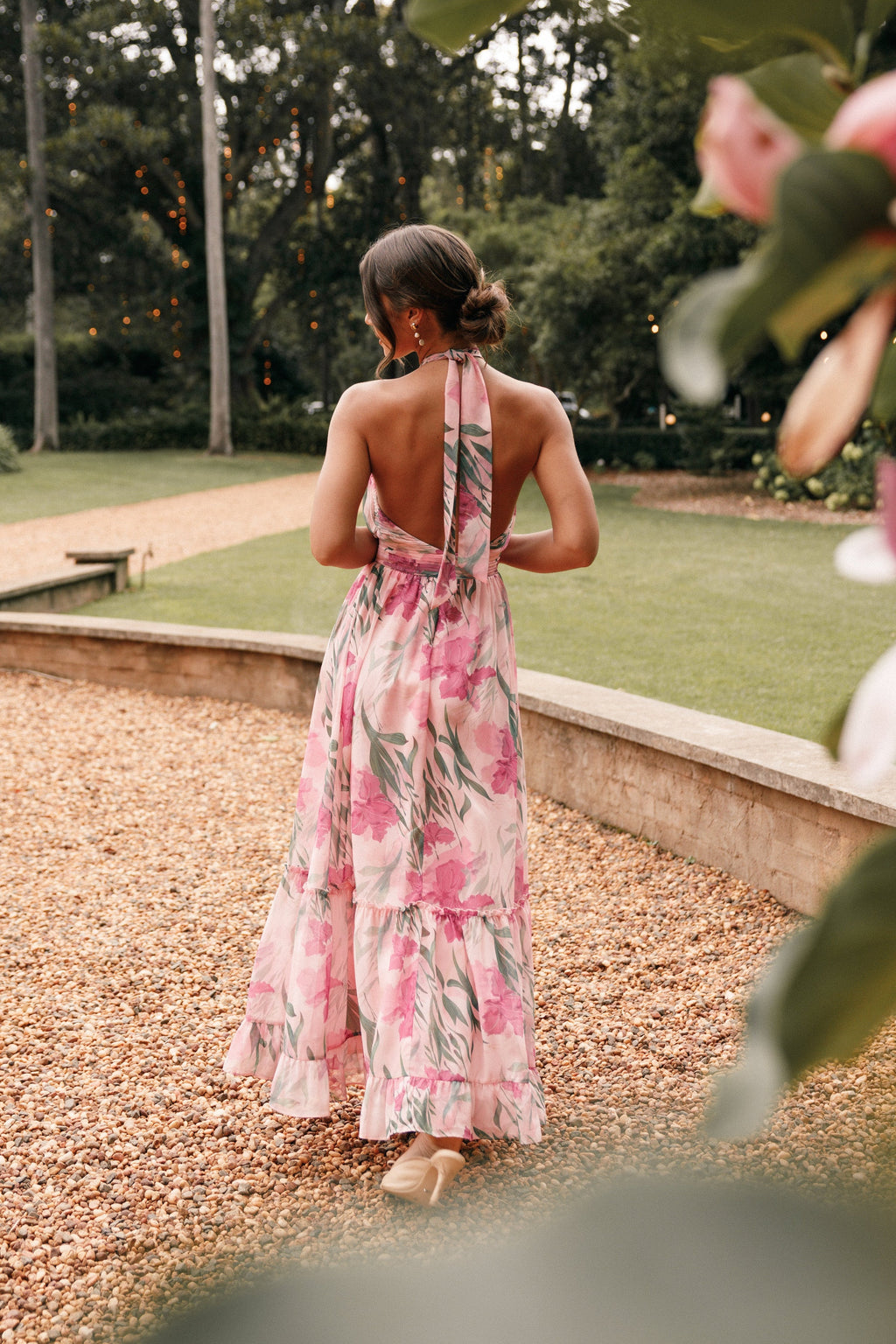 Vestido floral de espalda abierta