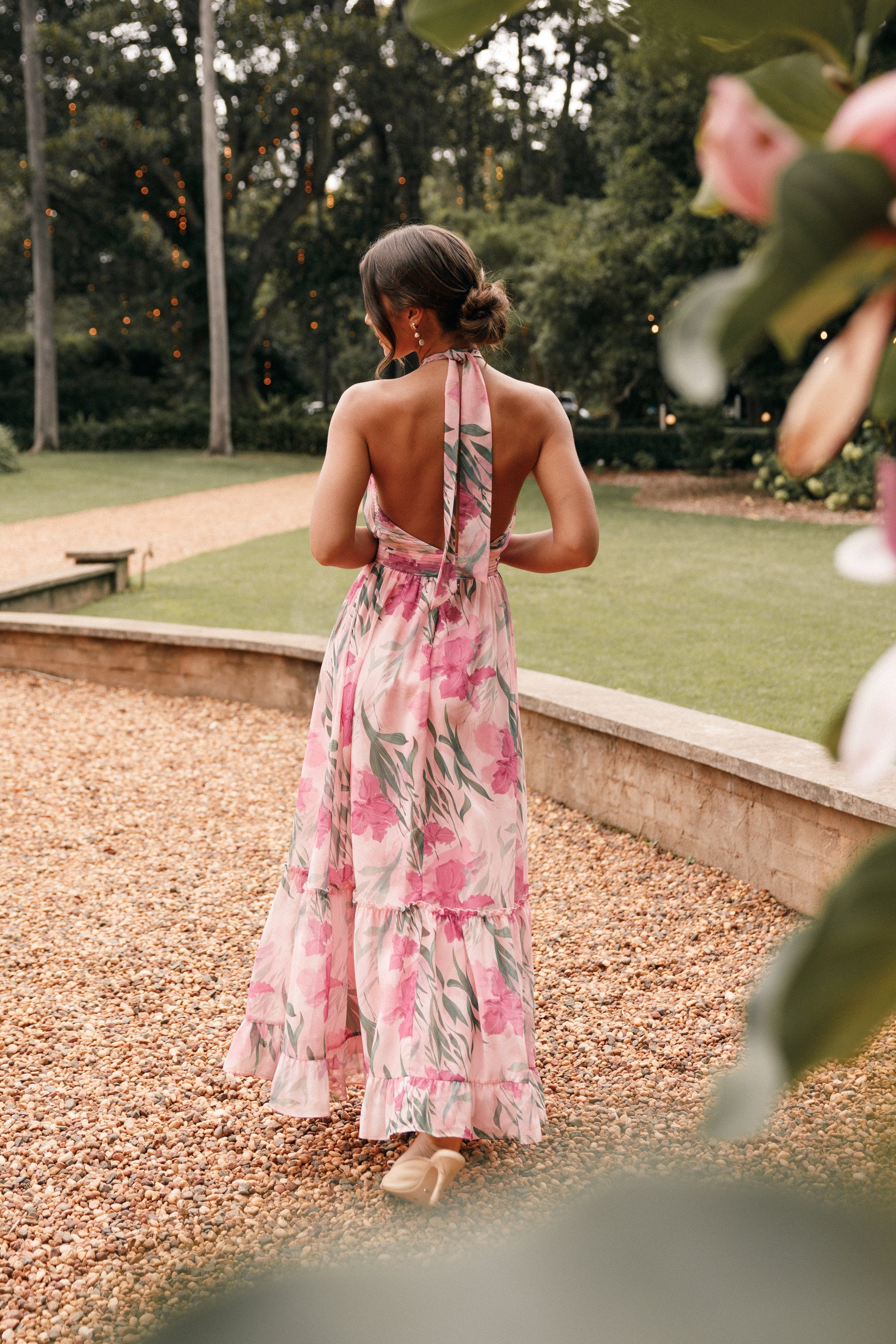 Vestido floral de espalda abierta
