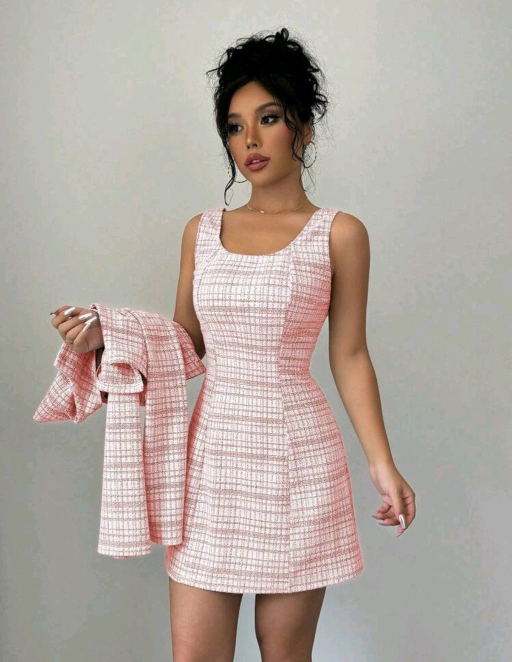 Vestido rosado con saco formal botones blancos